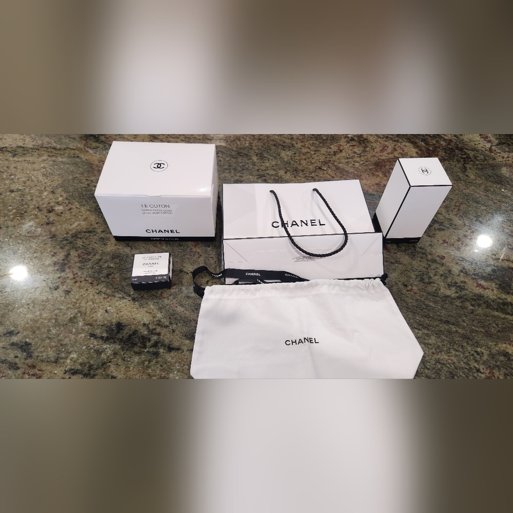 CHANEL lot Gift Boxes, Bags Authentic Black & White